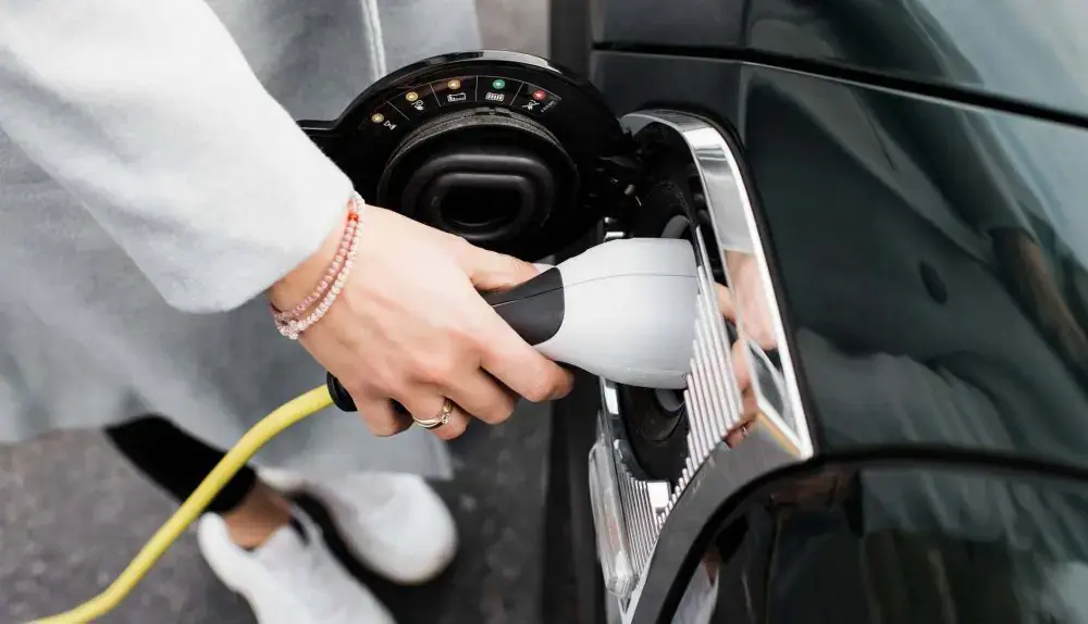 ev-charging-connector-locked-1000x574jpg.jpg